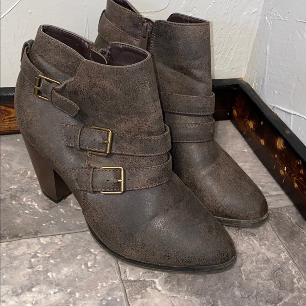 Size 9 ankle boots !
